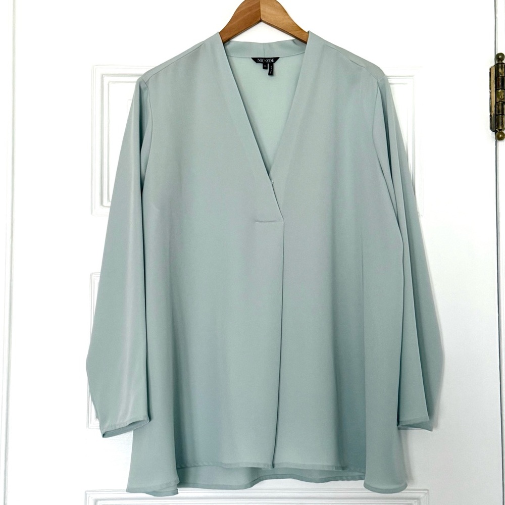 NIC+ZOE Aqua V-Neck Blouse 1X Plus Size Minimalist Flowy Top Long Sleeve